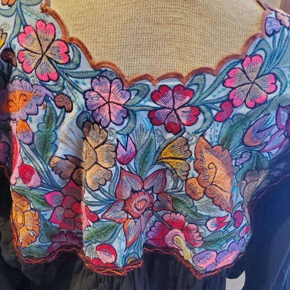 Vintage Mexican embroidered peasant tunic - Picture 6 of 7